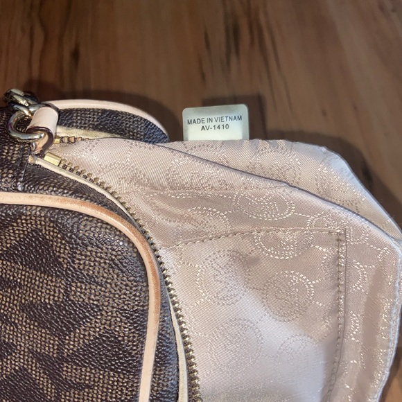 Michael Kors cross body bag - Picture 6 of 8